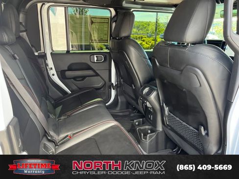 Used 2024 Jeep Gladiator Rubicon AWD/4WD image 25