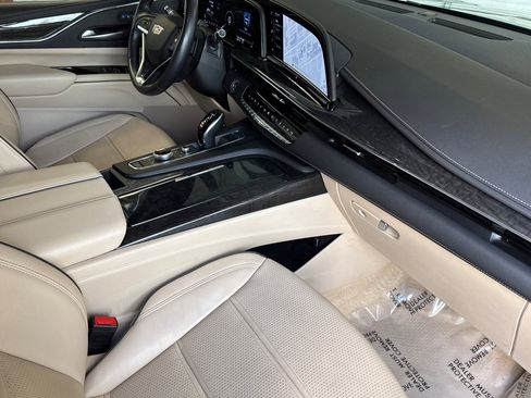 Certified 2024 Cadillac Escalade Premium Luxury image 17