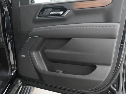 Used 2025 GMC Yukon XL Denali w/ Sun & Power Step Package AWD/4WD image 9