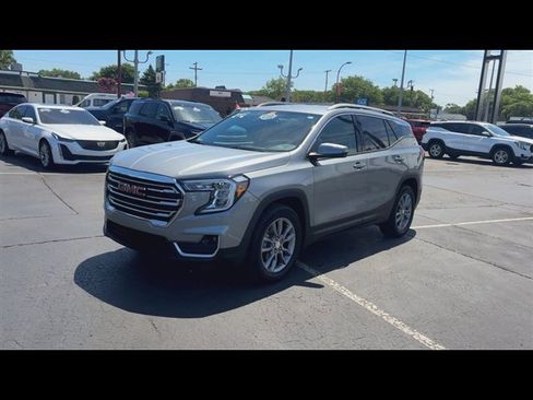 Used 2023 GMC Terrain SLT w/ Infotainment Package II FWD image 4