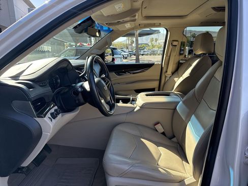 Used 2019 Cadillac Escalade Luxury w/ LPO, Radiant Package image 10