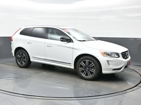 Used 2017 Volvo XC60 T5 Dynamic w/ Preferred Option Package image 8