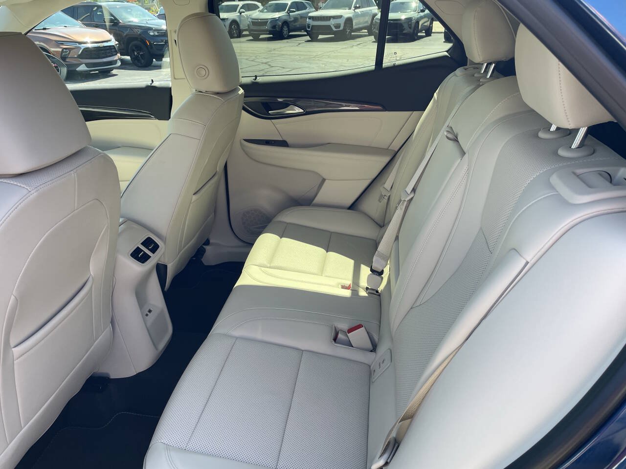Used 2023 Buick Envision Essence AWD/4WD image 4