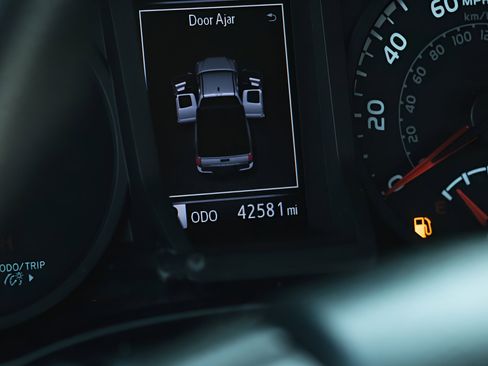 Used 2019 Toyota Tacoma SR RWD image 20