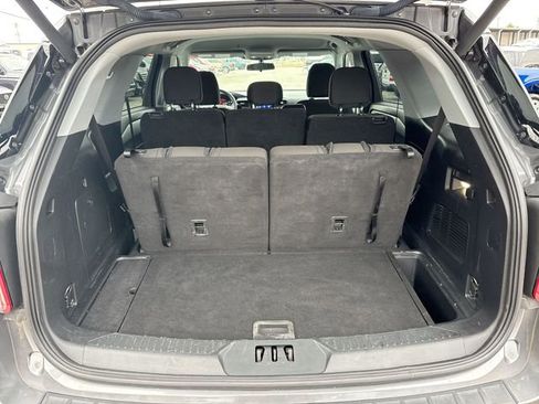 Used 2022 Ford Explorer XLT image 16