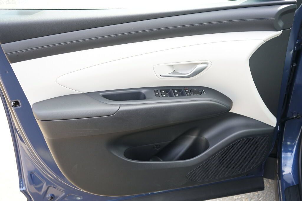 Certified 2025 Hyundai Tucson SE FWD image 15