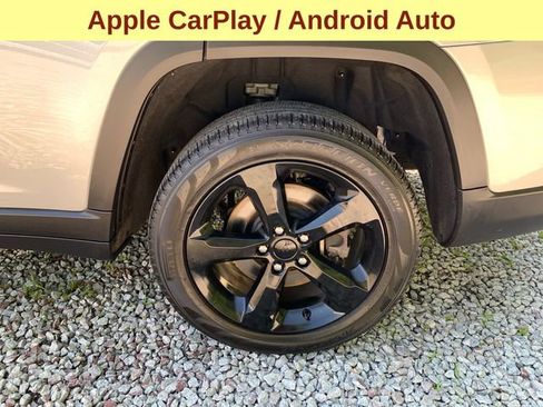 Used 2024 Jeep Grand Cherokee L Limited w/ Black Appearance Package AWD/4WD image 9