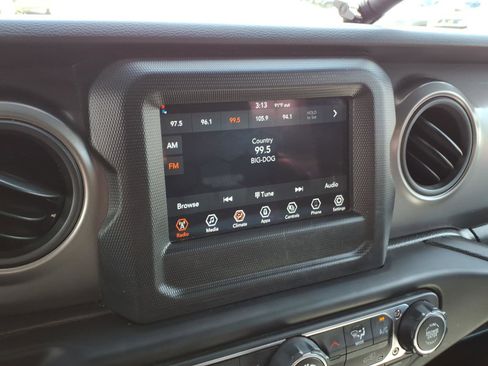 Used 2022 Jeep Wrangler Sport AWD/4WD image 19