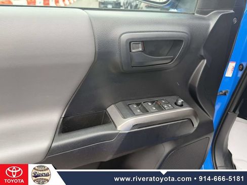 Used 2020 Toyota Tacoma SR5 AWD/4WD image 12