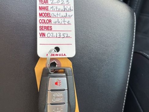 Used 2023 Mitsubishi Outlander SE Black Edition image 52