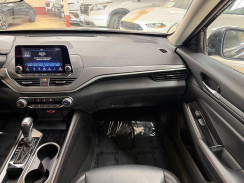Used 2025 Nissan Altima 2.5 SR FWD image 35