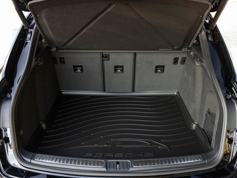 Certified 2026 Porsche Macan image 30