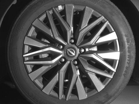 Used 2025 Nissan Altima 2.5 SV FWD image 12