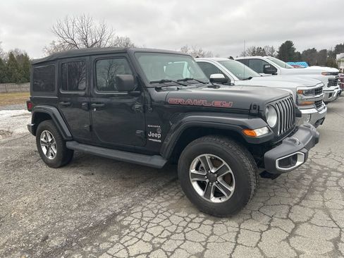 Used 2022 Jeep Wrangler Unlimited Sahara AWD/4WD image 3