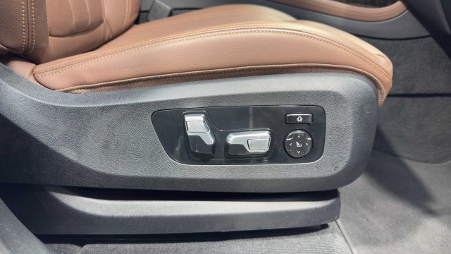 Used 2020 BMW X7 xDrive40i w/ Premium Package AWD/4WD image 14