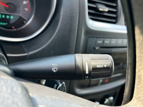 Used 2013 Dodge Avenger SE image 15