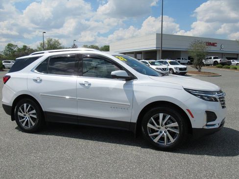 Used 2023 Chevrolet Equinox Premier image 2