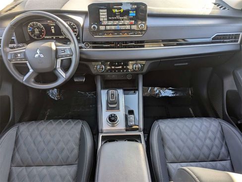 Used 2024 Mitsubishi Outlander SEL image 17