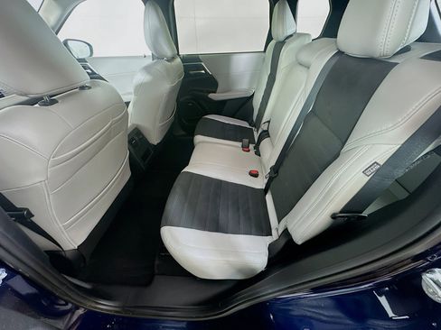 Used 2025 Mitsubishi Outlander SE image 28