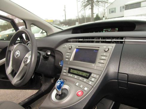 Used 2015 Toyota Prius Four image 21