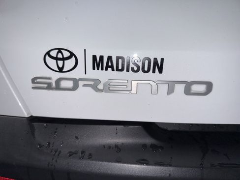 Used 2023 Kia Sorento LX FWD image 36