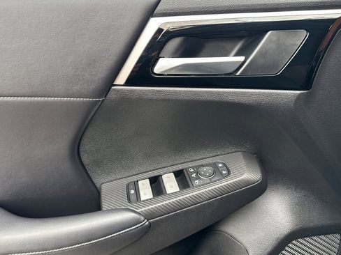 Used 2023 Mitsubishi Outlander SE image 15