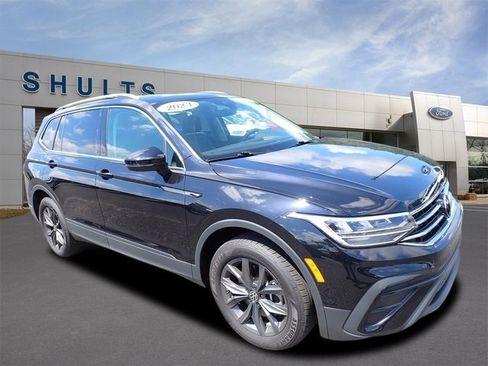 Used 2023 Volkswagen Tiguan SE image 3