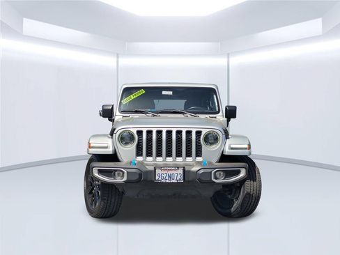 Used 2023 Jeep Wrangler Unlimited Sahara w/ Dual Top Group AWD/4WD image 3