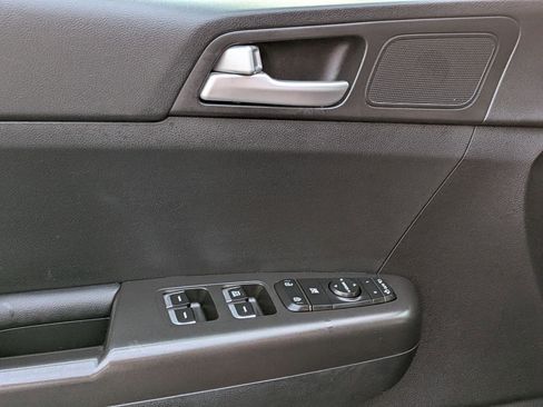 Used 2020 Kia Sportage LX w/ LX Popular Package image 15