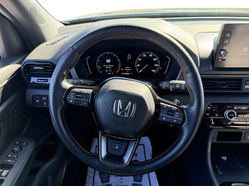 Used 2025 Honda Pilot TrailSport image 13