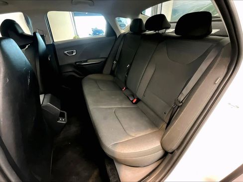 Used 2025 Kia K4 LXS image 19