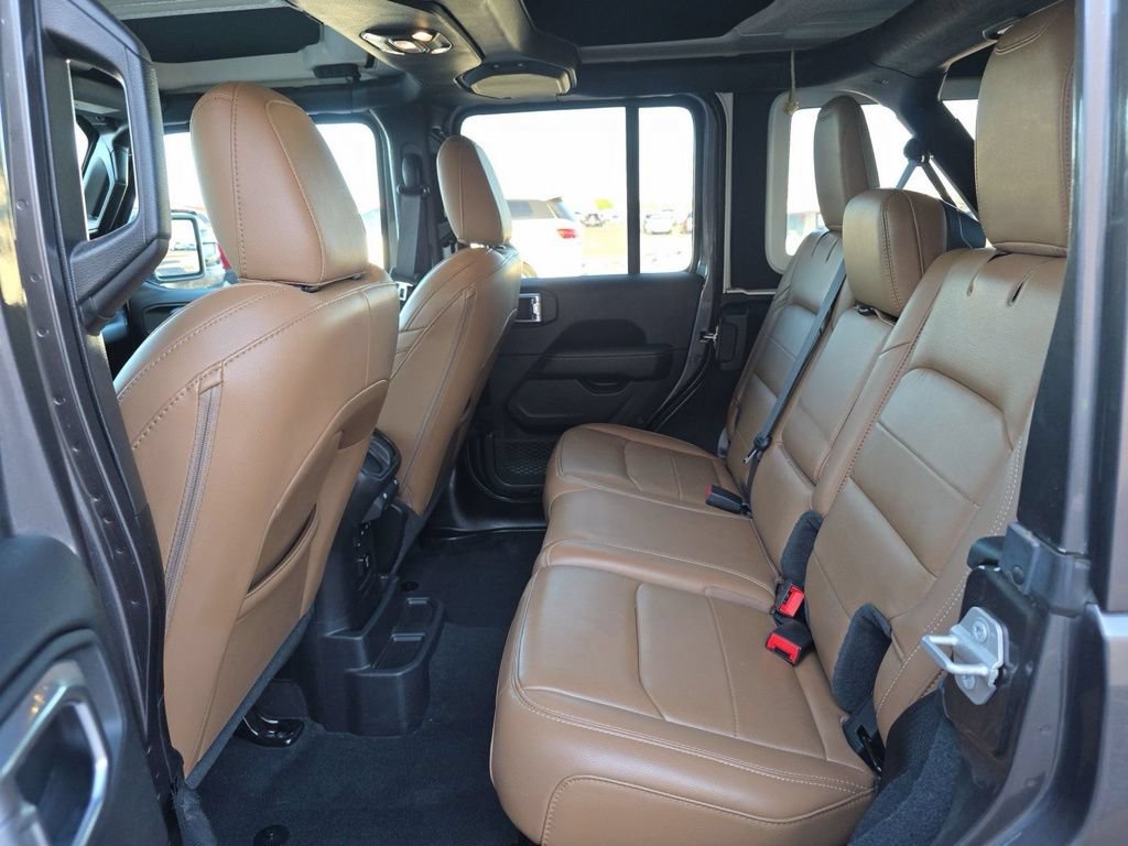 Used 2022 Jeep Wrangler Unlimited Sahara w/ LED Lighting Group AWD/4WD image 5