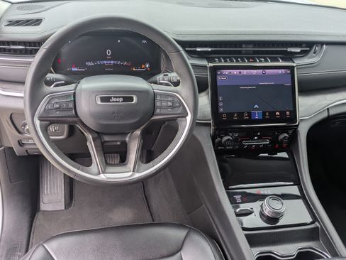 Used 2023 Jeep Grand Cherokee Limited AWD/4WD image 12
