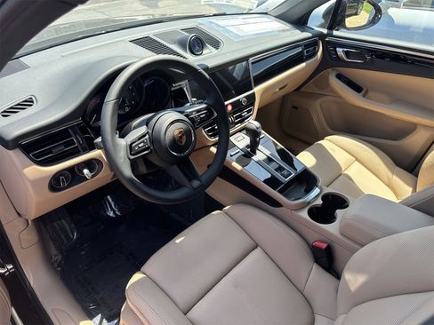 New 2025 Porsche Macan image 4