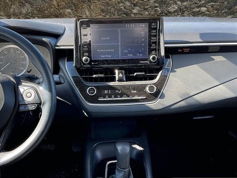 Used 2022 Toyota Corolla LE image 6