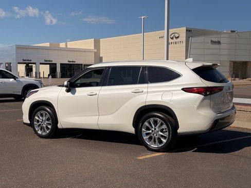 Used 2020 Toyota Highlander Limited FWD image 4