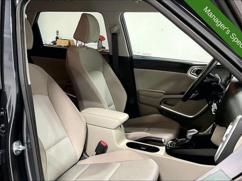 Used 2025 Kia Soul LX FWD image 9