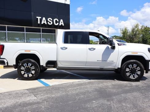 Used 2024 GMC Sierra 2500 Denali w/ Denali Reserve Package AWD/4WD image 9