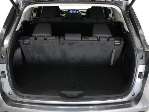 Used 2025 Toyota Highlander LE AWD/4WD image 31