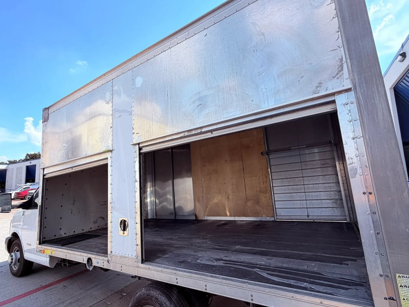 Used 2016 Chevrolet Express 4500 RWD image 3