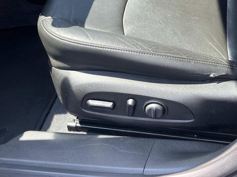 Used 2019 Chevrolet Malibu LT w/ Leather Package FWD image 24