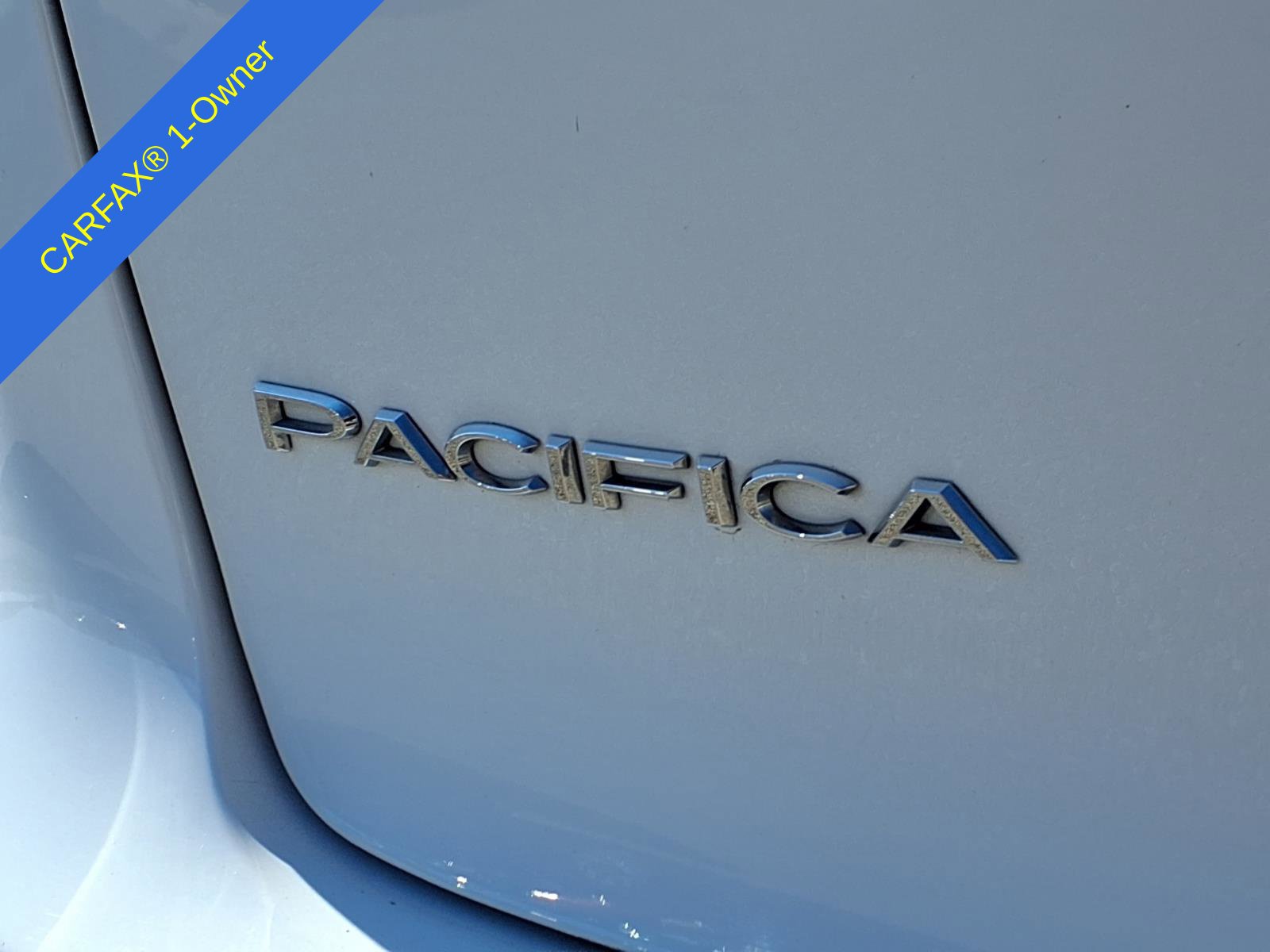 Used 2024 Chrysler Pacifica Limited FWD image 11