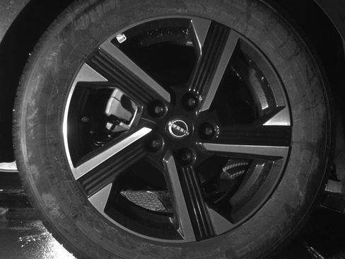 Used 2025 Nissan Sentra SV image 15