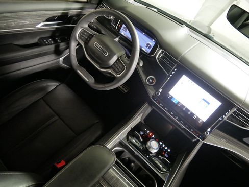 Used 2022 Jeep Wagoneer Series III w/ Convenience Group I AWD/4WD image 9