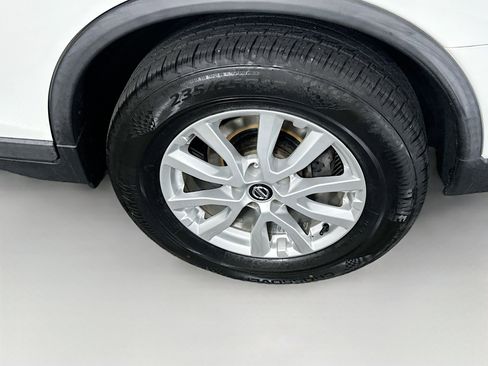 Used 2020 Nissan Rogue SV image 11