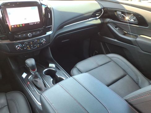 Used 2023 Chevrolet Traverse RS FWD image 30