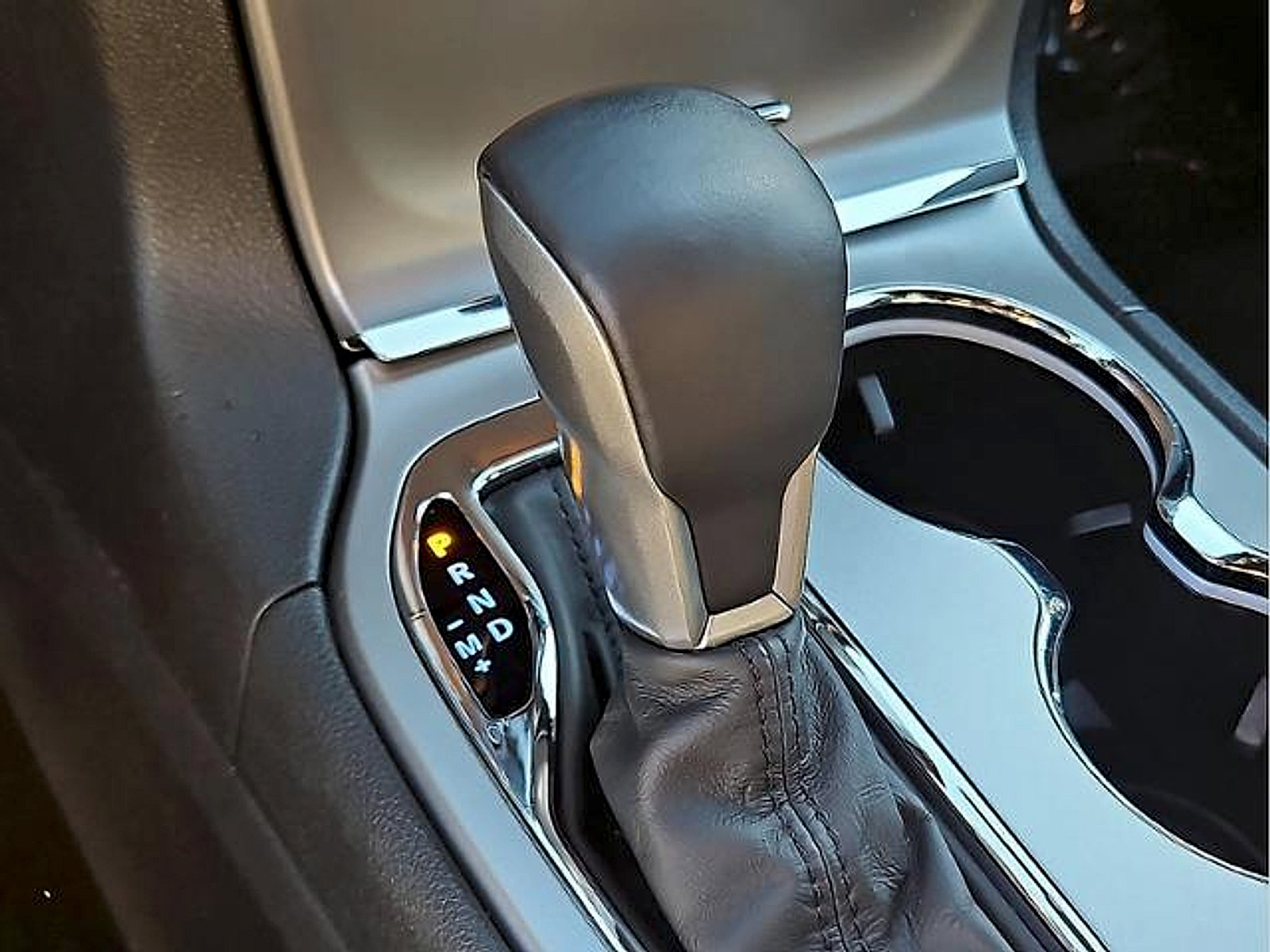 Used 2018 Jeep Grand Cherokee Altitude AWD/4WD image 14