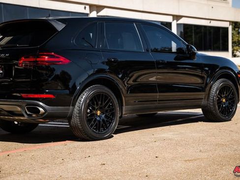 Used 2018 Porsche Cayenne Platinum Edition image 42