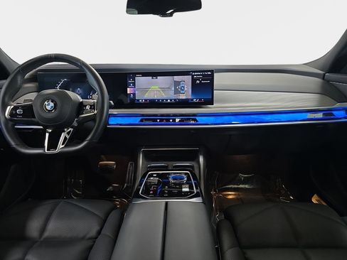 Used 2025 BMW 740i image 12