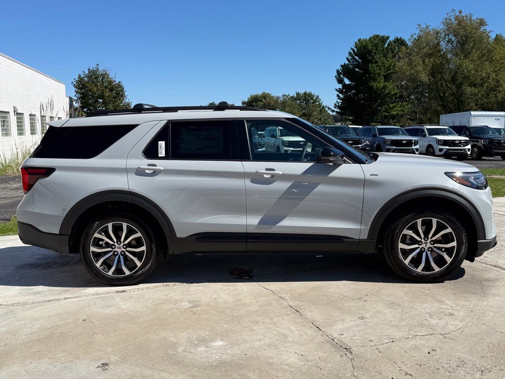New 2027 Ford Explorer ST-Line AWD/4WD image 4